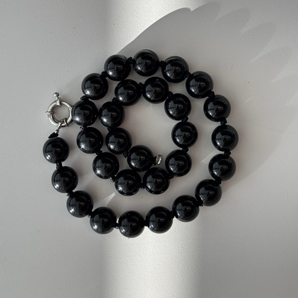 Elegant black agate bead 14 mm necklace